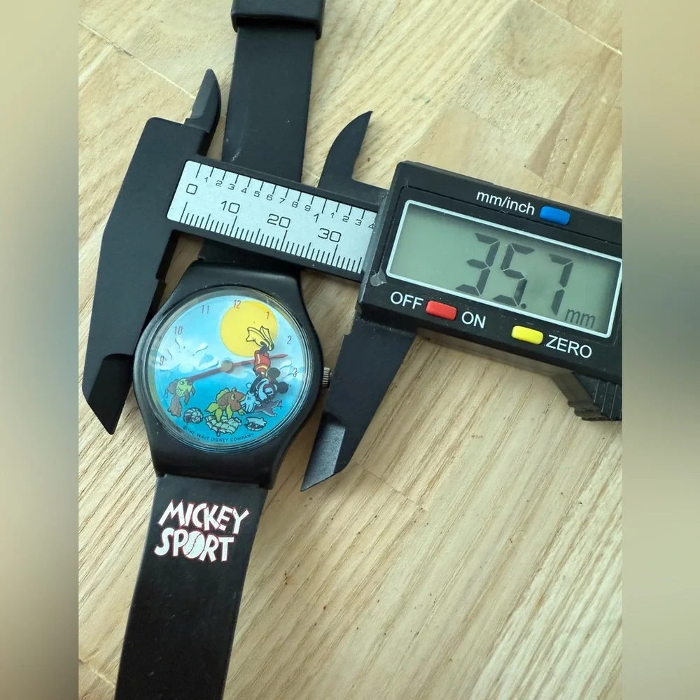 The Disney store Mickey Mouse sport deep sea swimming watch NEW BATTERY